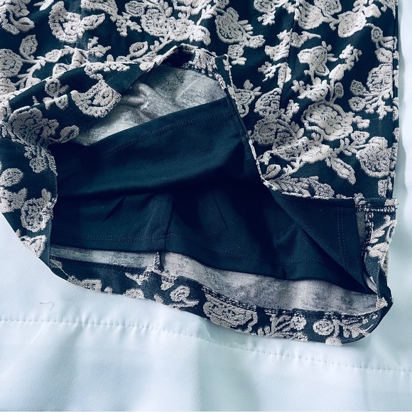 NWT Embroidered Bodycon Dress - Picture 4 of 7